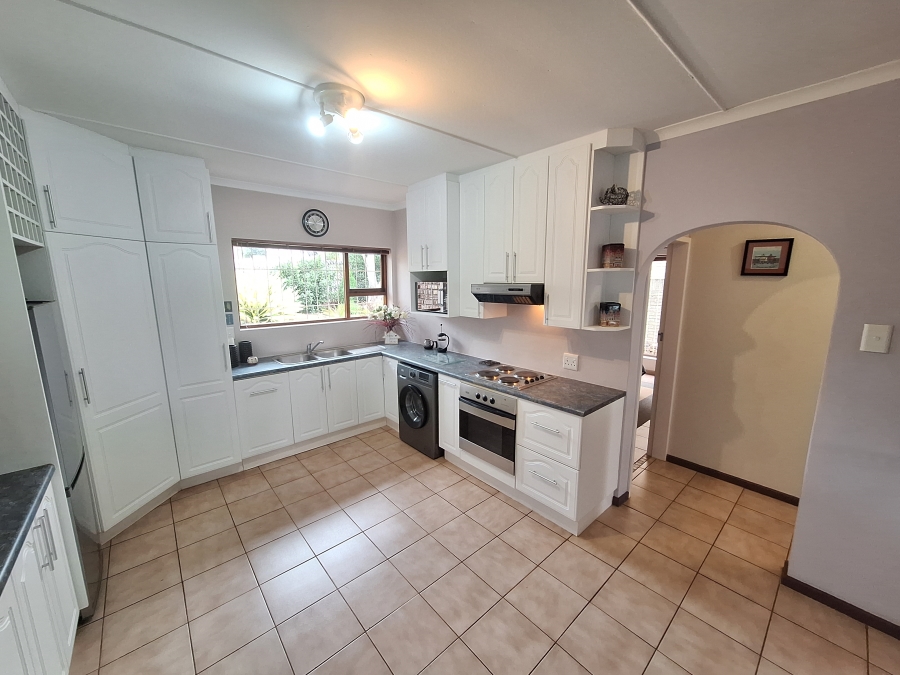 3 Bedroom Property for Sale in Wavecrest Eastern Cape